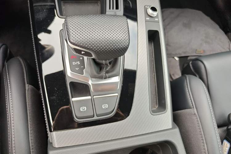 Used Audi Q5L 2024 40 TFSI Luxury Dynamic Edition Gear Lever