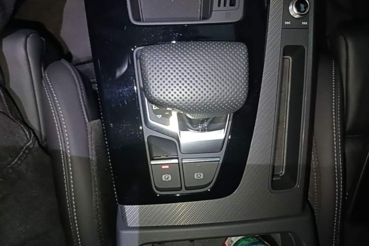 Used Audi Q5L 2024 45 TFSI Luxury Dynamic Model Gear Lever