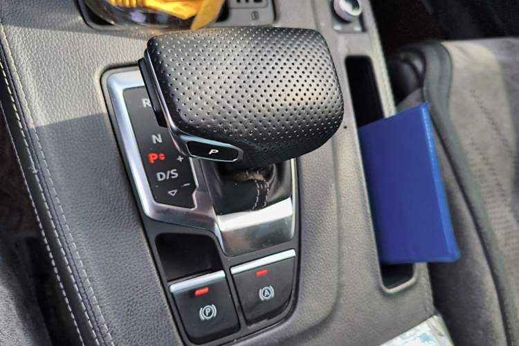 Used Audi Q5L 2024 40 TFSI Luxury Dynamic Edition Gear Lever