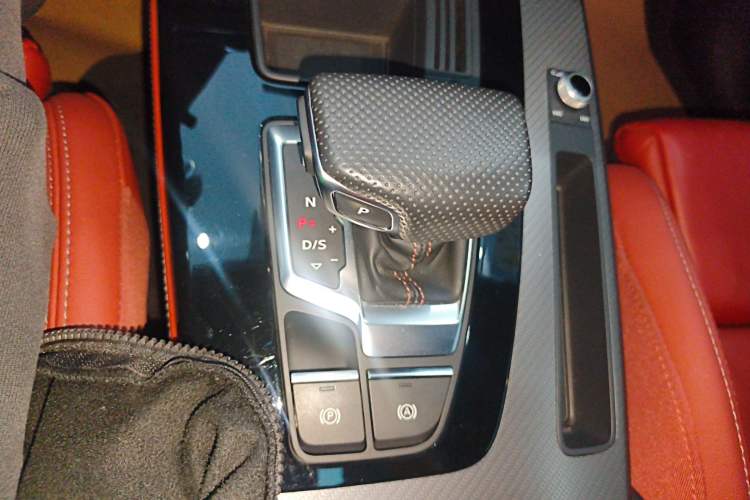 Used Audi Q5L 2024 40 TFSI Luxury Dynamic Edition Gear Lever