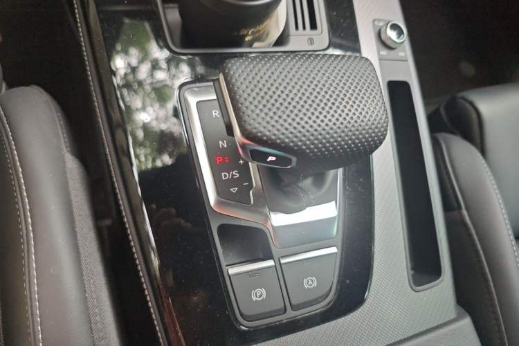 Used Audi Q5L 2024 45 TFSI Luxury Dynamic Model Gear Lever
