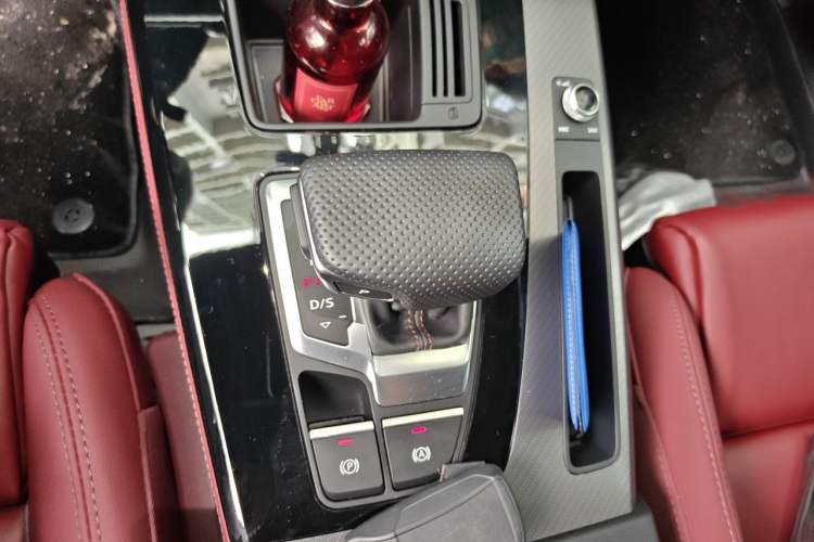 Used Audi Q5L 2024 40 TFSI Luxury Dynamic Edition Gear Lever