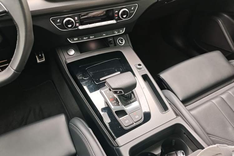 Used Audi Q5L 2024 40 TFSI Luxury Dynamic Edition Gear Lever