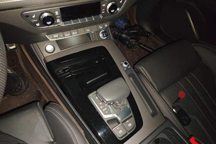 Used Audi Q5L 2024 40 TFSI Luxury Dynamic Edition Gear Lever