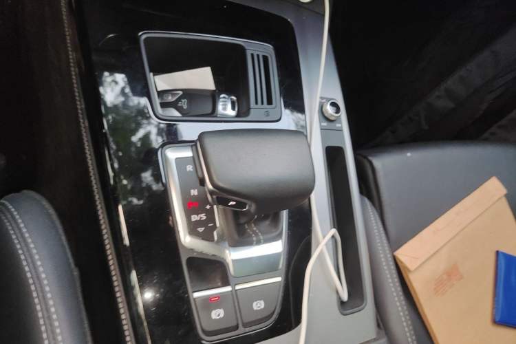 Used Audi Q5L 2024 40 TFSI Fashion Dynamic Model Gear Lever