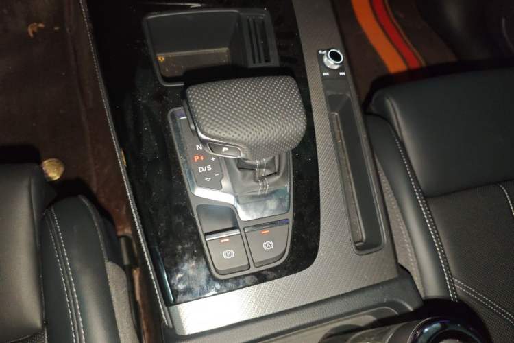Used Audi Q5L 2024 40 TFSI Luxury Dynamic Edition Gear Lever