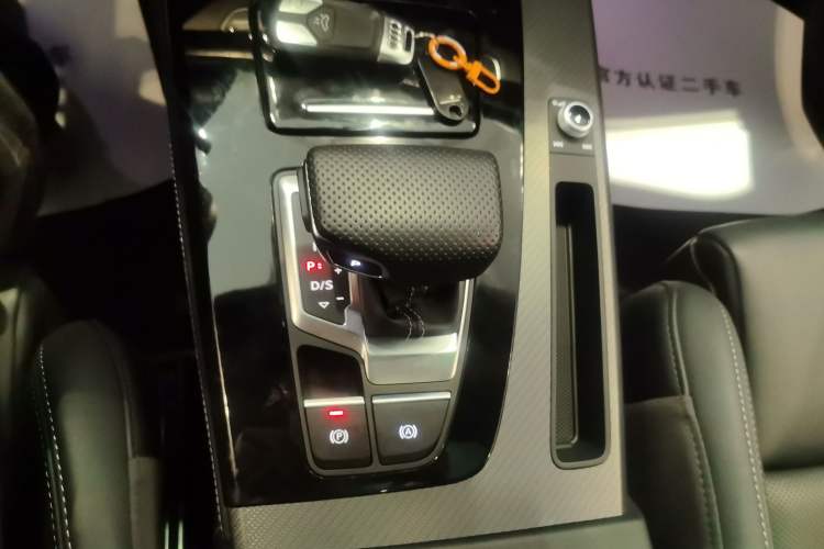 Used Audi Q5L 2024 40 TFSI Fashion Dynamic Model Gear Lever