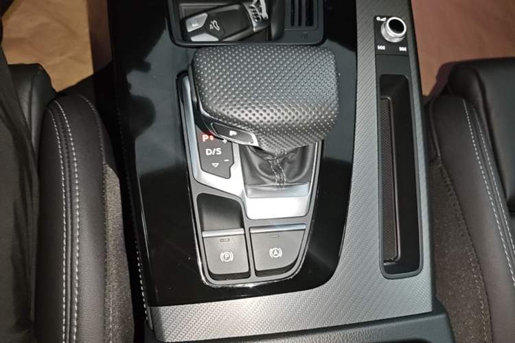 Used Audi Q5L 2024 40 TFSI Luxury Dynamic Edition Gear Lever