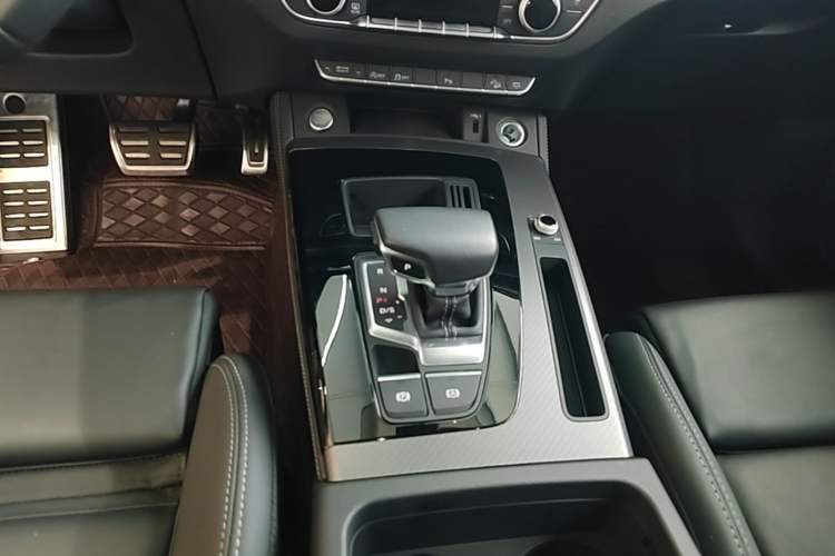 Used Audi Q5L 2024 40 TFSI Luxury Dynamic Edition Gear Lever