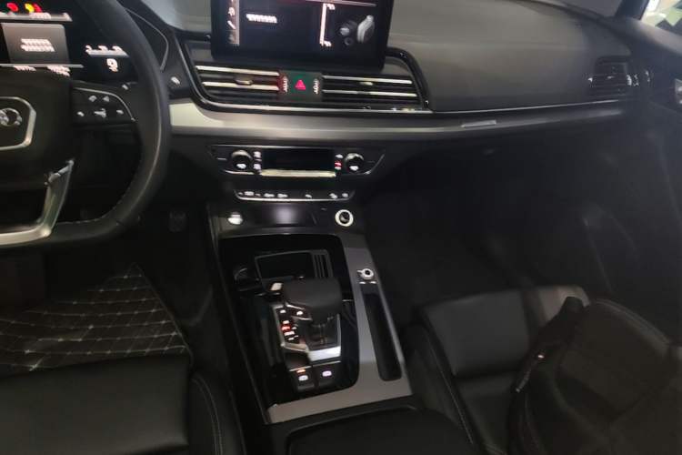 Used Audi Q5L 2024 40 TFSI Fashion Dynamic Model Gear Lever