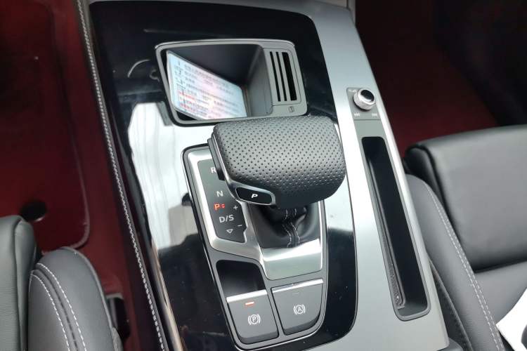 Used Audi Q5L 2024 40 TFSI Fashion Dynamic Model Gear Lever