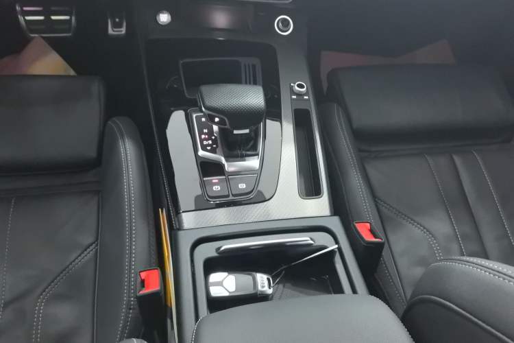 Used Audi Q5L 2024 40 TFSI Luxury Dynamic Edition Gear Lever
