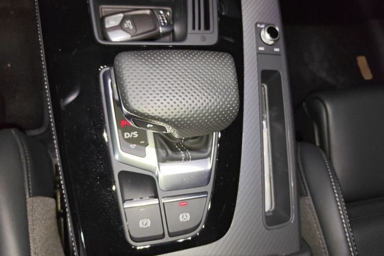 Used Audi Q5L 2024 40 TFSI Luxury Dynamic Edition Gear Lever