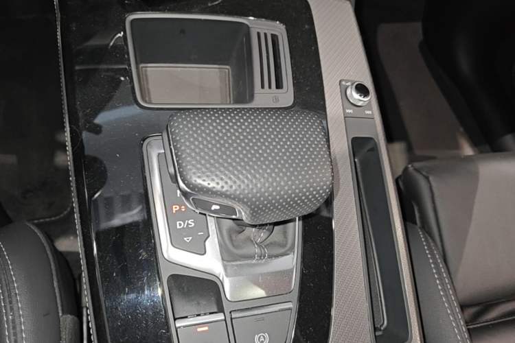 Used Audi Q5L 2024 45 TFSI Luxury Dynamic Model Gear Lever