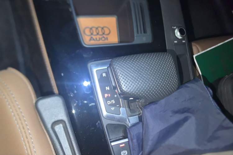 Used Audi Q5L 2024 40 TFSI Luxury Dynamic Edition Gear Lever