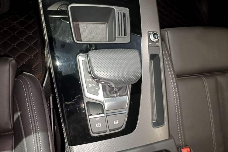 Used Audi Q5L 2024 40 TFSI Fashion Dynamic Model Gear Lever