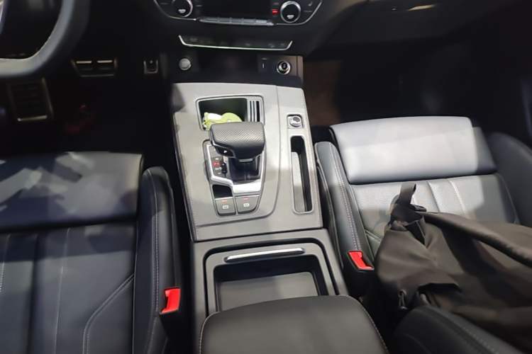 Used Audi Q5L 2024 40 TFSI Luxury Dynamic Edition Gear Lever