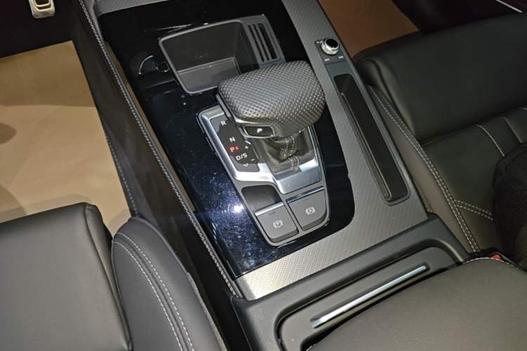 Used Audi Q5L 2024 45 TFSI Luxury Dynamic Model Gear Lever