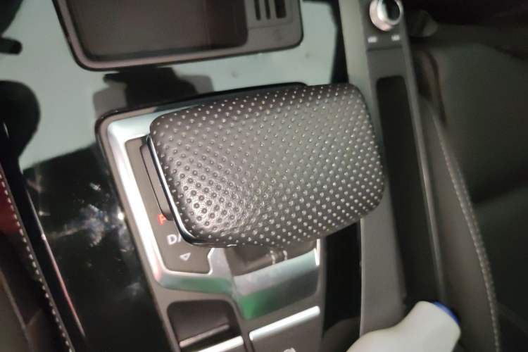 Used Audi Q5L 2024 40 TFSI Luxury Dynamic Edition Gear Lever