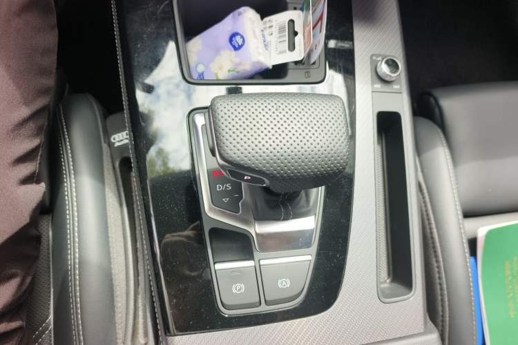 Used Audi Q5L 2024 45 TFSI Luxury Dynamic Model Gear Lever