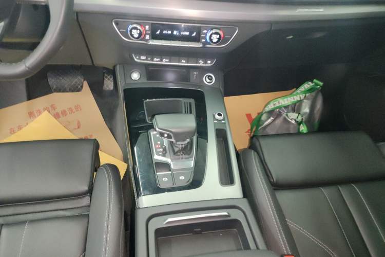 Used Audi Q5L 2024 40 TFSI Fashion Dynamic Model Gear Lever