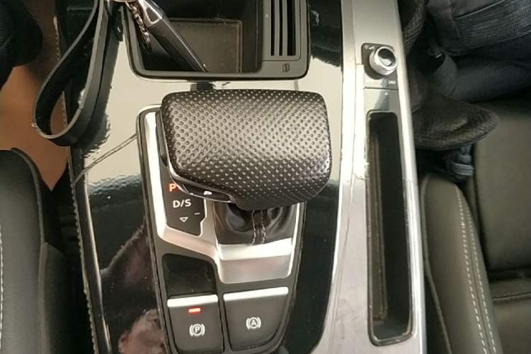 Used Audi Q5L 2024 40 TFSI Fashion Dynamic Model Gear Lever