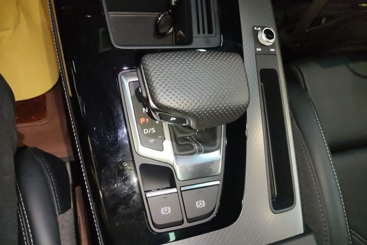 Used Audi Q5L 2024 40 TFSI Luxury Dynamic Edition Gear Lever