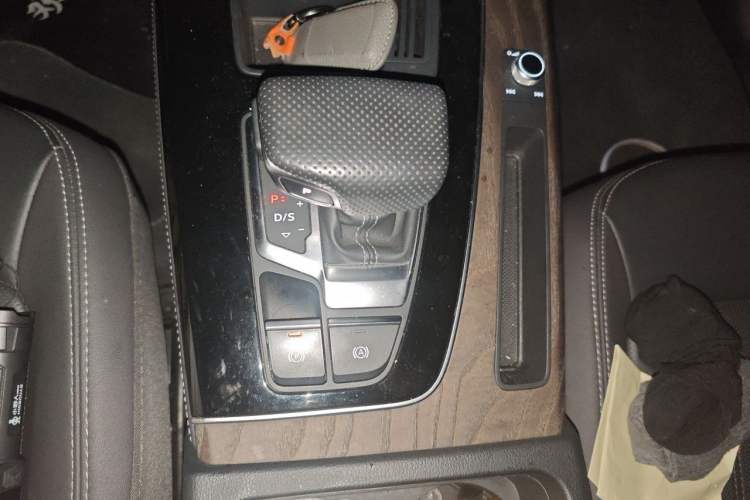 Used Audi Q5L 2024 40 TFSI Luxury Prestige Edition Gear Lever