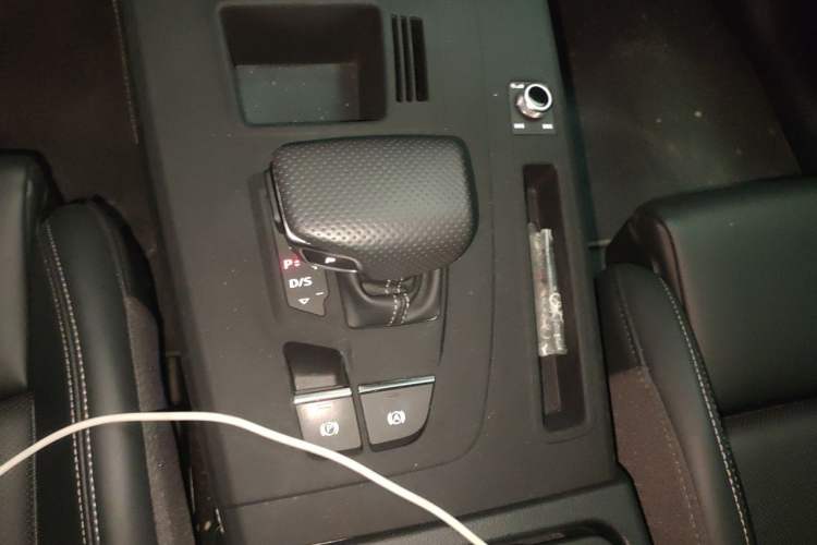 Used Audi Q5L 2024 45 TFSI Luxury Dynamic Model Gear Lever