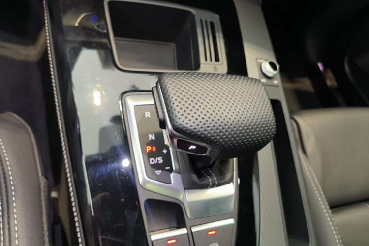 Used Audi Q5L 2024 40 TFSI Luxury Dynamic Edition Gear Lever
