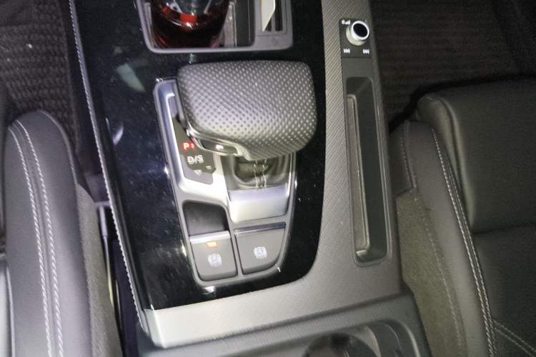 Used Audi Q5L 2024 45 TFSI Luxury Dynamic Model Gear Lever