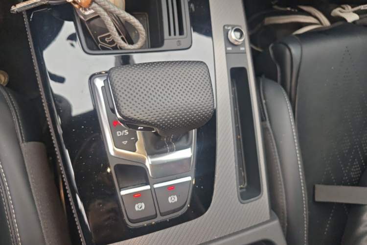 Used Audi Q5L 2024 45 TFSI Luxury Dynamic Model Gear Lever