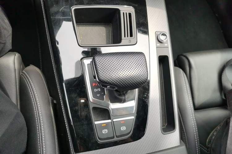 Used Audi Q5L 2024 45 TFSI Luxury Dynamic Model Gear Lever