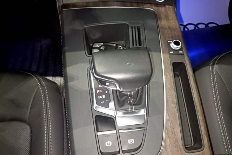 Used Audi Q5L 2024 40 TFSI Luxury Prestige Edition Gear Lever