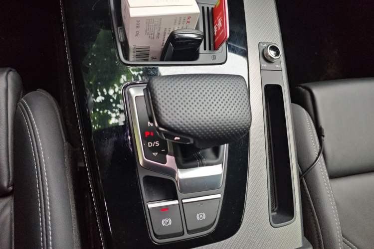 Used Audi Q5L 2024 45 TFSI Luxury Dynamic Model Gear Lever