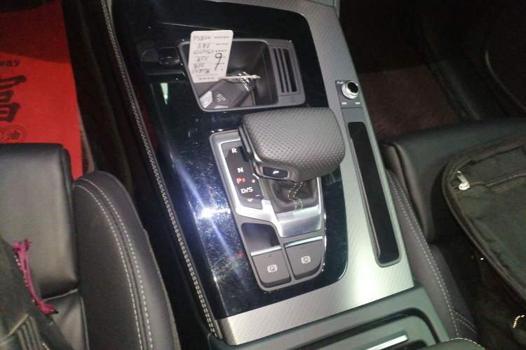 Used Audi Q5L 2024 40 TFSI Luxury Dynamic Edition Gear Lever