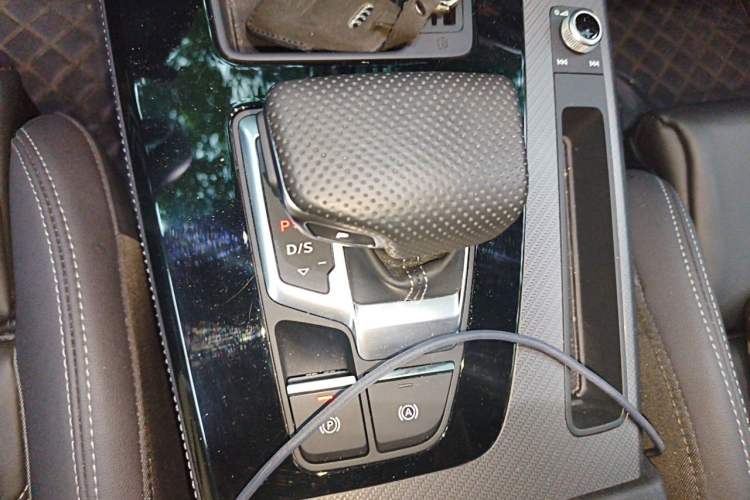 Used Audi Q5L 2024 40 TFSI Luxury Dynamic Edition Gear Lever
