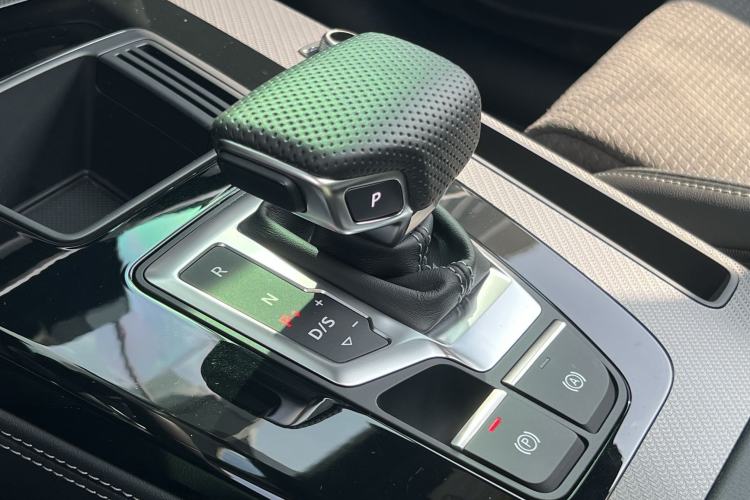 Used Audi Q5L 2024 40 TFSI Luxury Dynamic Edition Gear Lever