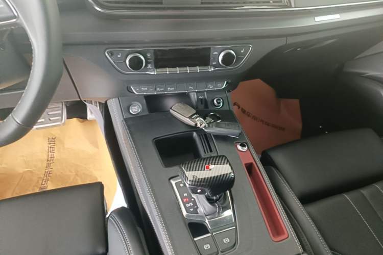 Used Audi Q5L 2024 40 TFSI Luxury Dynamic Edition Gear Lever