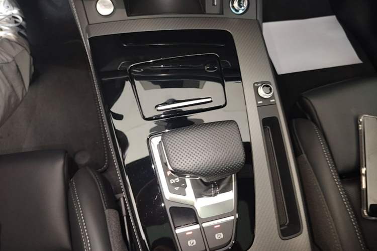 Used Audi Q5L 2024 40 TFSI Luxury Dynamic Edition Gear Lever