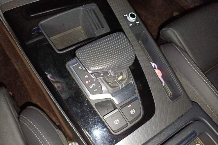 Used Audi Q5L 2024 40 TFSI Luxury Dynamic Edition Gear Lever