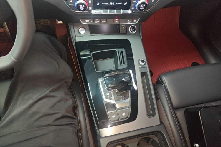 Used Audi Q5L 2024 40 TFSI Luxury Dynamic Edition Gear Lever