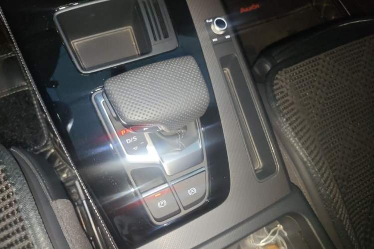 Used Audi Q5L 2024 40 TFSI Luxury Dynamic Edition Gear Lever
