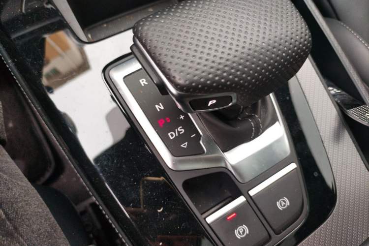 Used Audi Q5L 2024 45 TFSI Luxury Dynamic Model Gear Lever