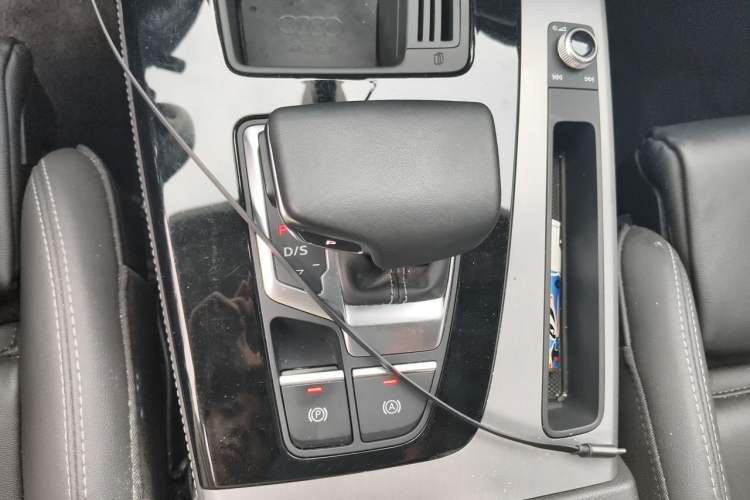 Used Audi Q5L 2024 40 TFSI Fashion Dynamic Model Gear Lever