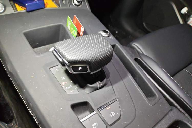 Used Audi Q5L 2024 40 TFSI Luxury Dynamic Edition Gear Lever