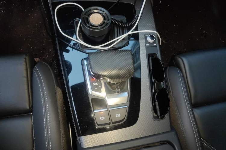 Used Audi Q5L 2024 40 TFSI Luxury Dynamic Edition Gear Lever