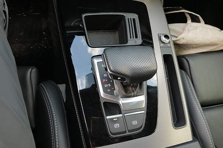 Used Audi Q5L 2024 45 TFSI Luxury Dynamic Model Gear Lever