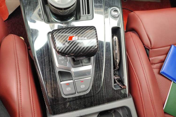 Used Audi Q5L 2024 40 TFSI Fashion Dynamic Model Gear Lever