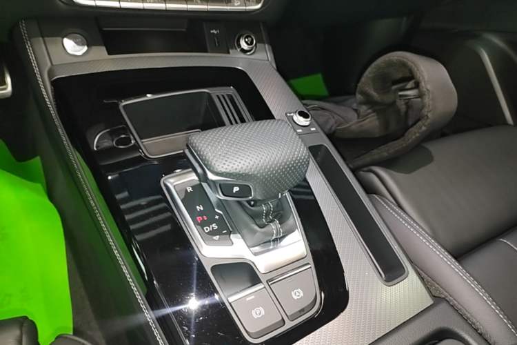 Used Audi Q5L 2024 40 TFSI Luxury Dynamic Edition Gear Lever